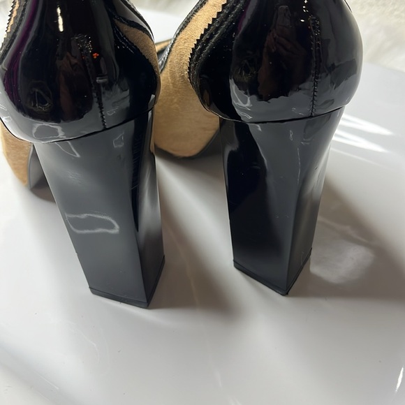 Diane Von Furstenberg Stylish Black and Tan Women's Heels - Picture 5 of 9